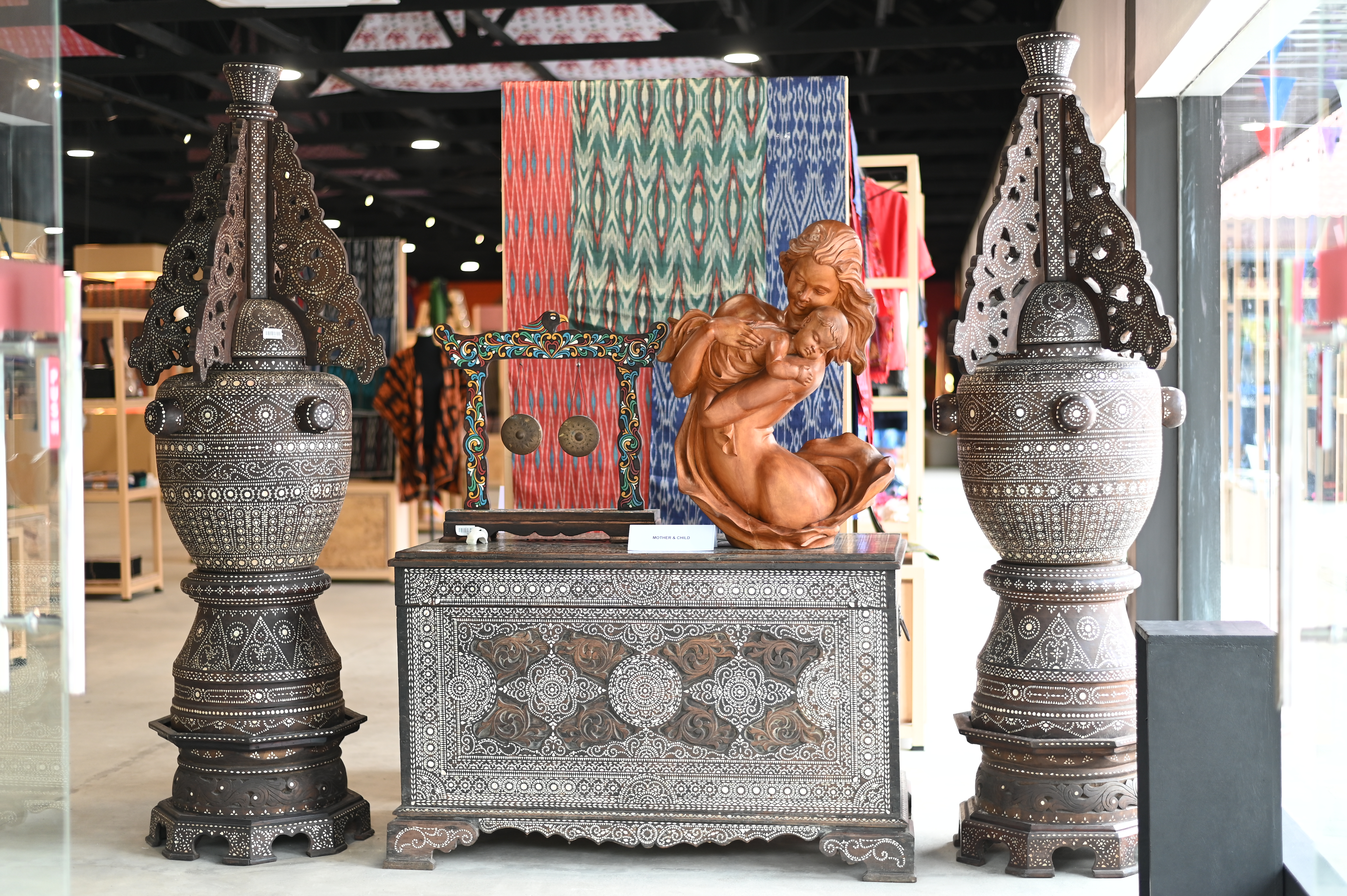 Gallery 3 Fashion and Kites